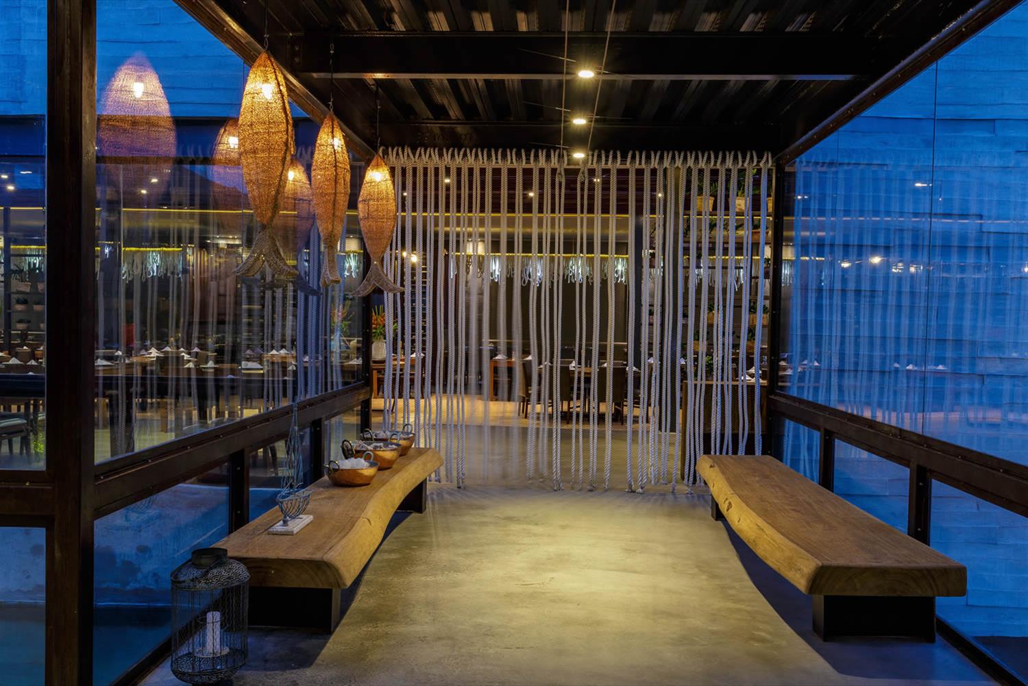 巴西 NAU 餐厅设计 | 渔网外观，自然光运用，海洋气息室内设计-19