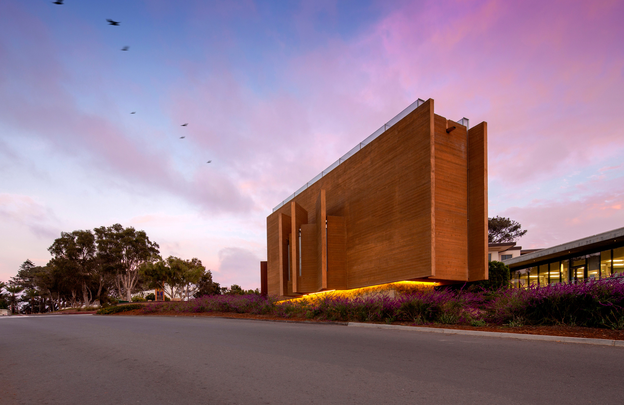 Point Loma Nazarene University Prescott Chapel / Carrier Johnson + Culture-32