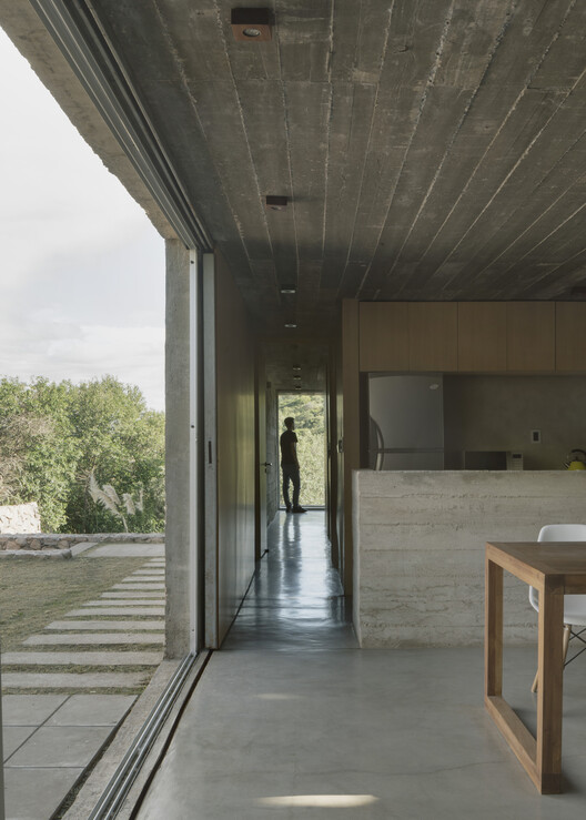 阿根廷 Río Ceballos 三元素住宅丨Agustín Lozada-17