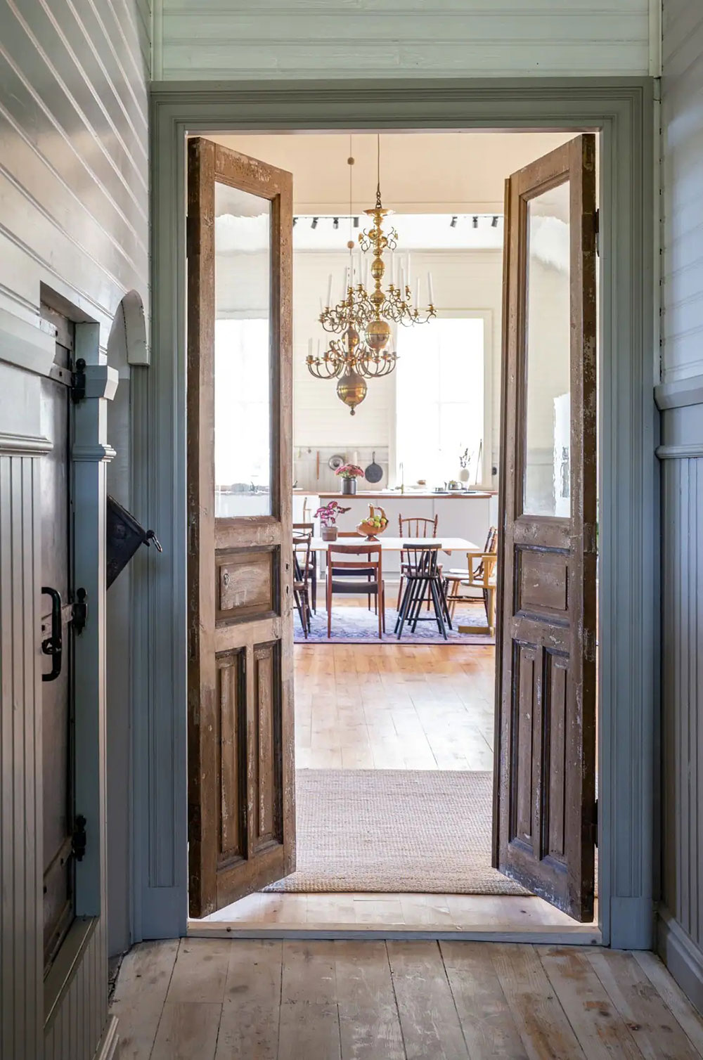 瑞典夫妻妙手改造古老乡村教堂,打造独特夏日居所-3