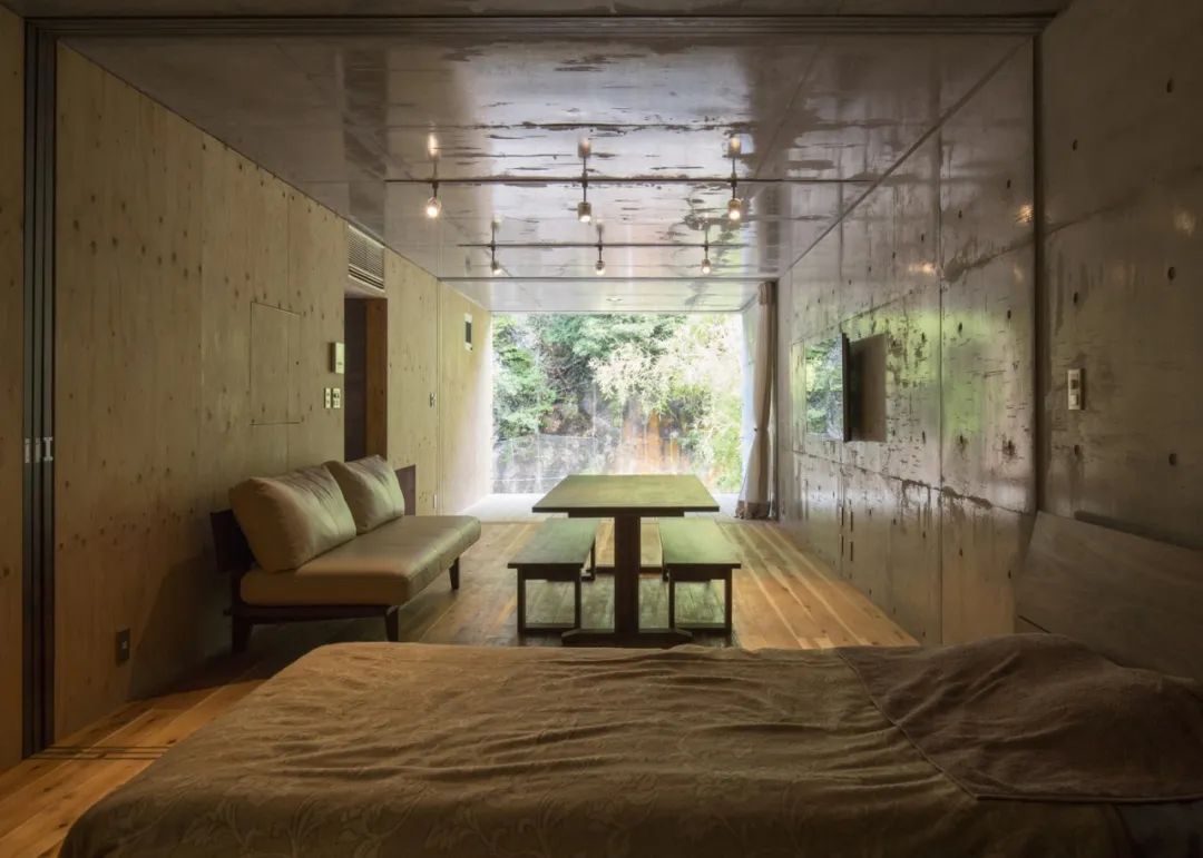 日本山村里的 72 m²混凝土度假别墅-23