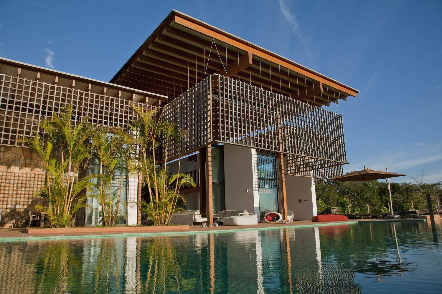 巴西 Casa Baroneza | 木结构与自然和谐共生的住宅设计-2