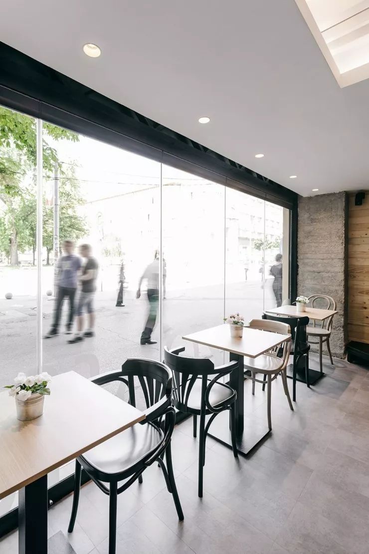 咖啡馆装修设计的黑白格调-13