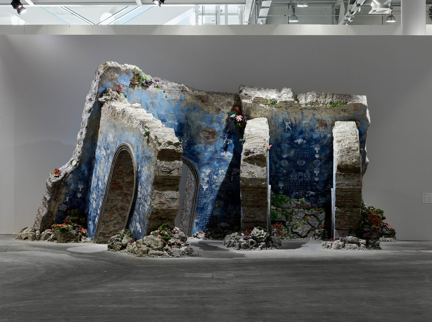 Art Basel 2023: самые дорогие работы и впечатляющие инсталляции-13