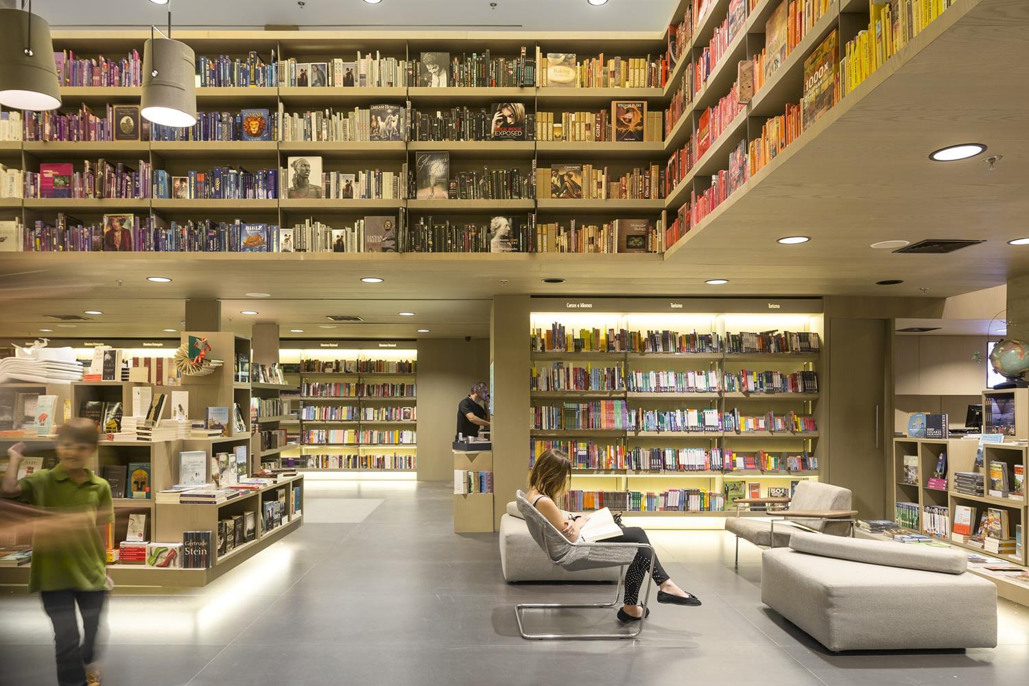 里约热内卢的绿洲 · Livraria Saraiva 书店设计-2