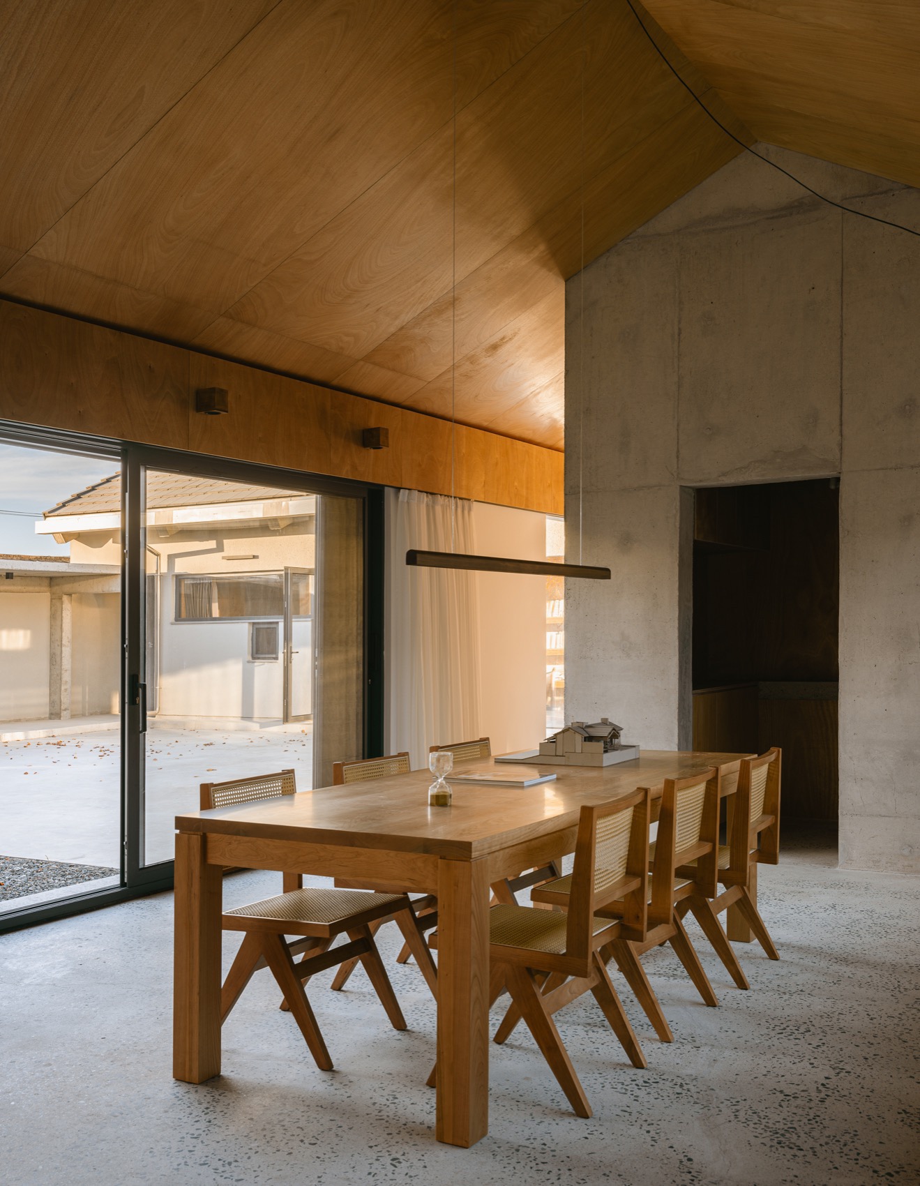 十字交叉之家 – 一朵屋面下的安顿与穿梭丨中国北京丨察社办公室-159