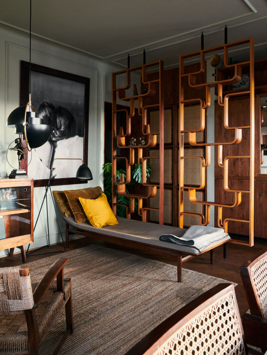 斯德哥尔摩摄影师公寓 | 深色调与木元素的时尚混搭-4