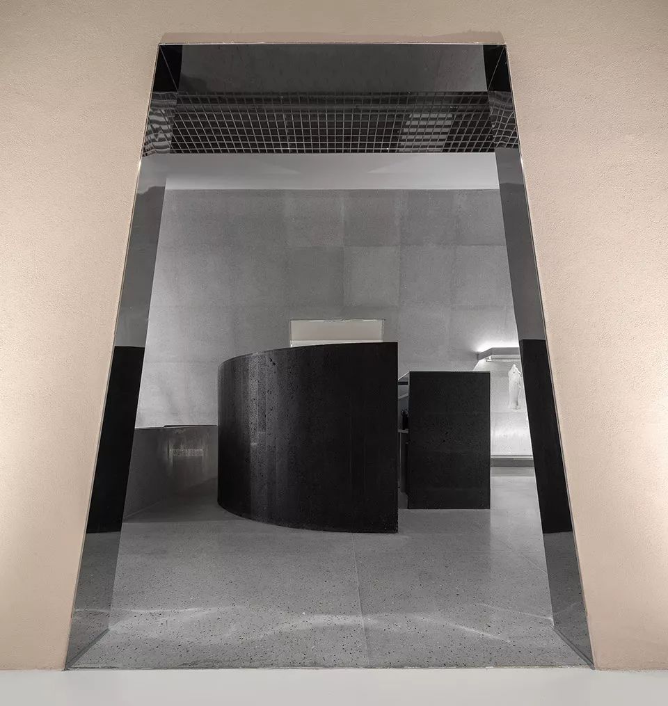 SND买手店,中轴线的布局、教堂式的建筑形制、中心点的“里程碑”-15