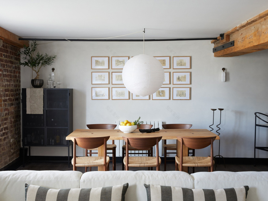 伦敦旧仓库改造的带砖砌墙与柔和装饰的阁楼丨英国伦敦-2