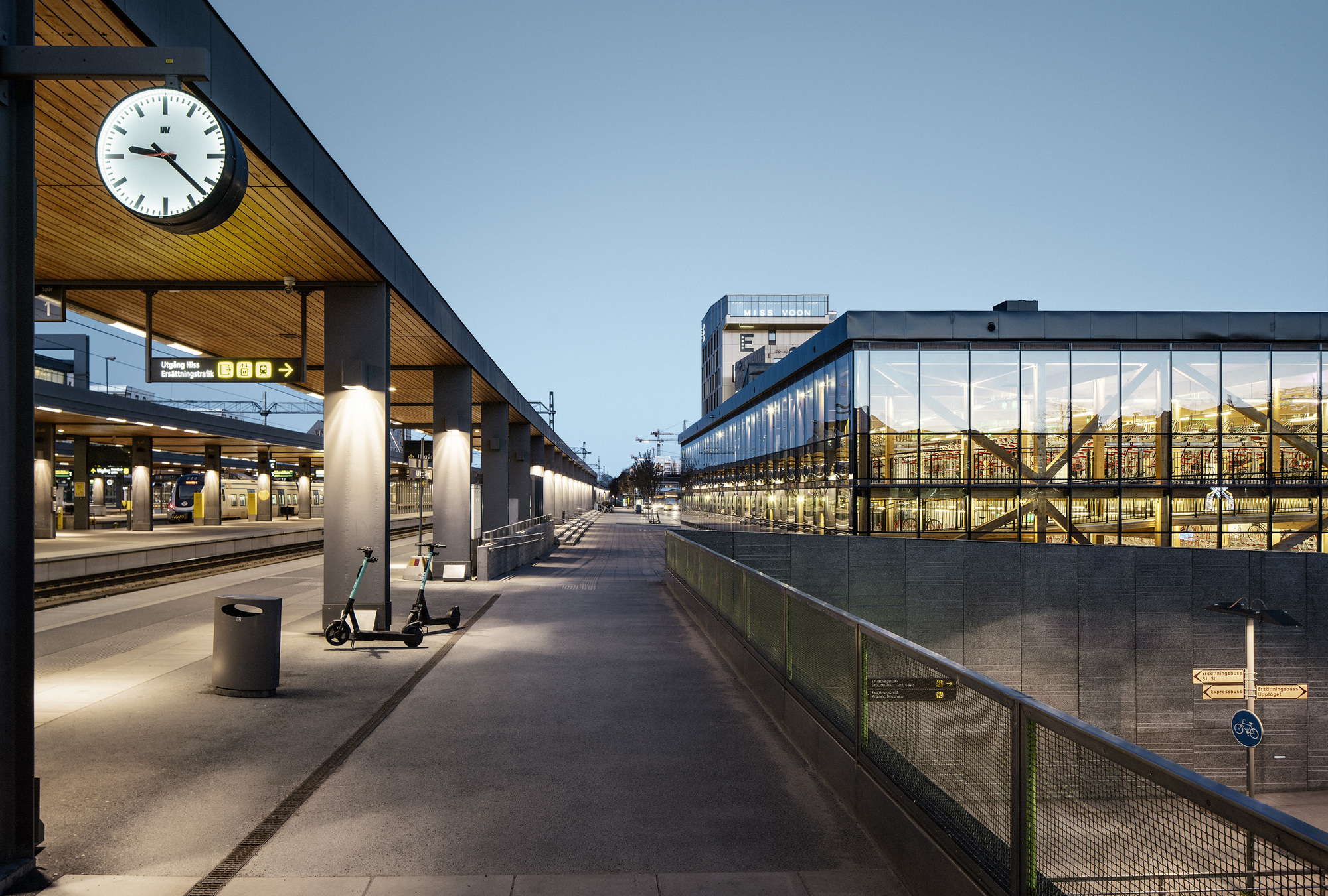 瑞典乌普萨拉中央车站自行车库丨Cecilia Öberg-13