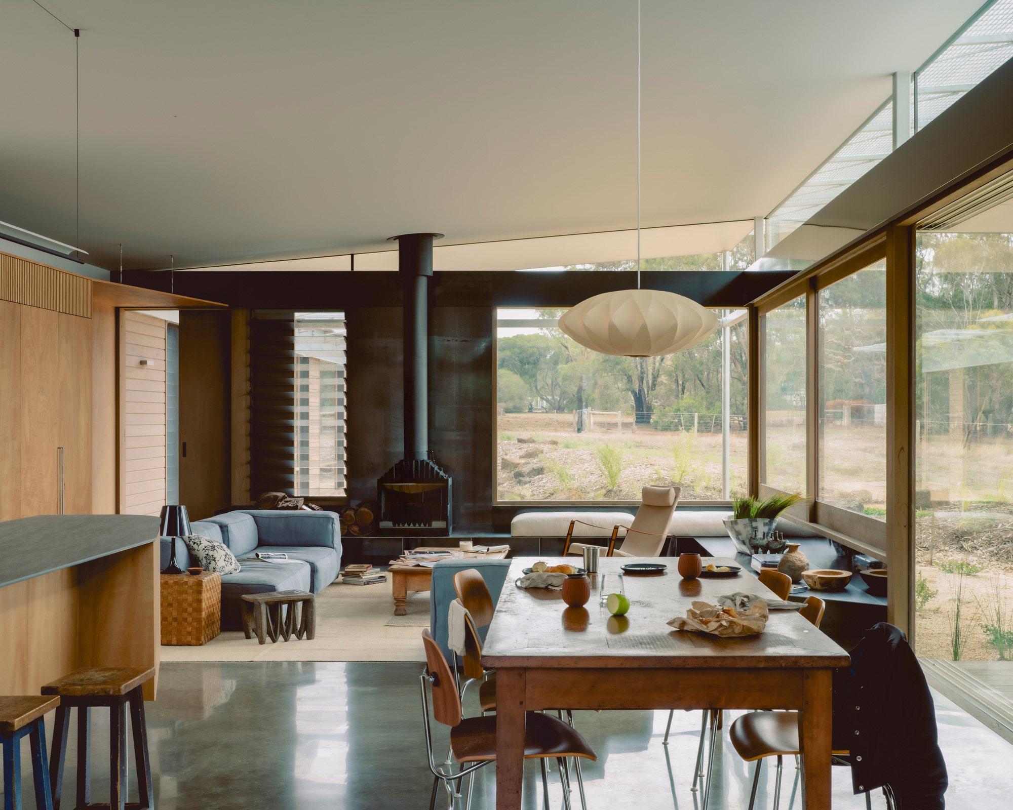 铁木树皮屋(注:Ironbark是一种澳大利亚的硬木,叫铁木树,这里推测可能是用铁木树皮建造的房屋) 丨澳大利亚丨Not All Architecture-19