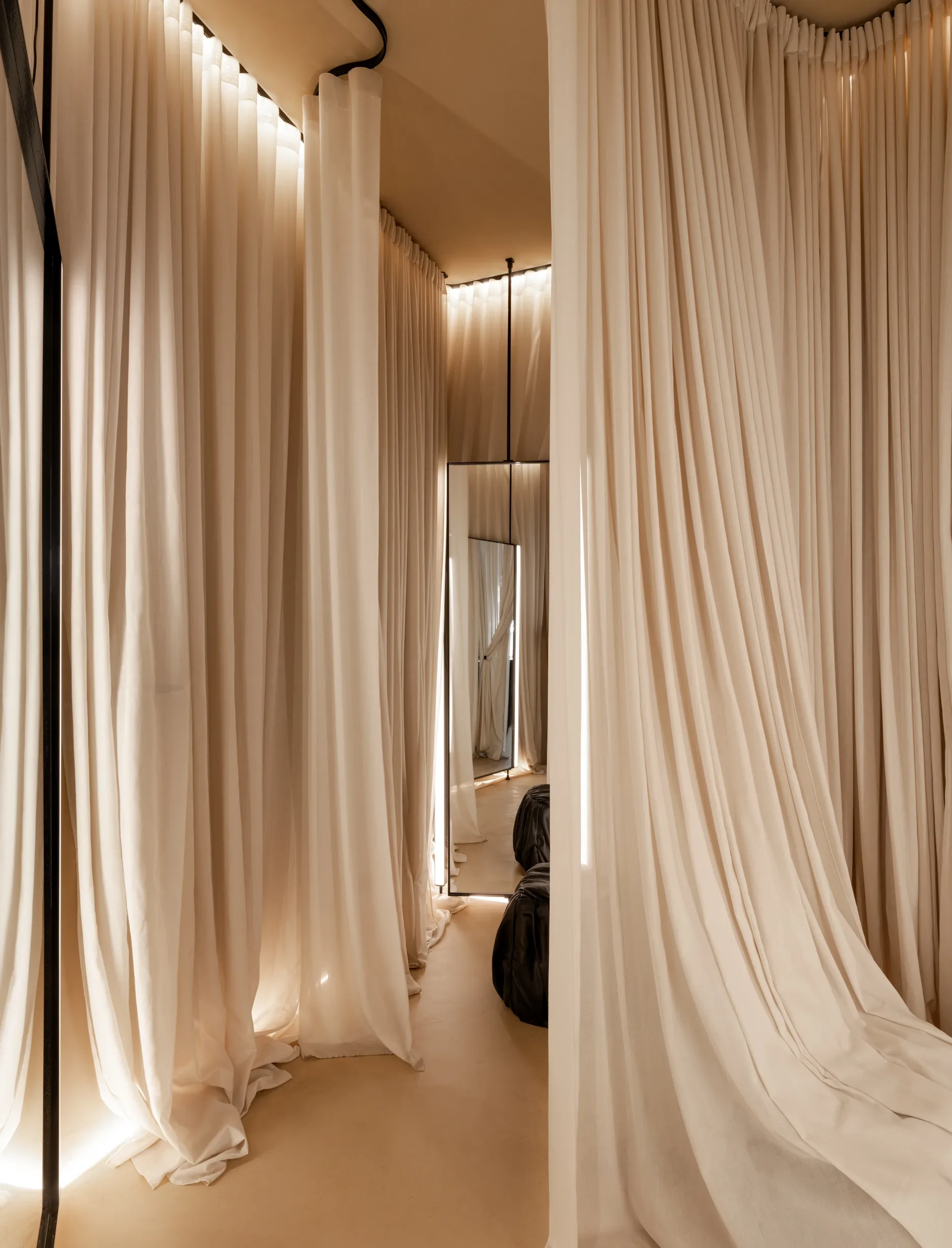 Alexandra Burmistrova——以对比、细腻和质感为基础展现创始人的内心世界-17