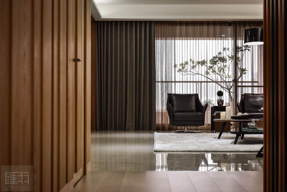 Wood and earthy colour palette modern apartment by Manson Hsiao of Hui yu Interi-4