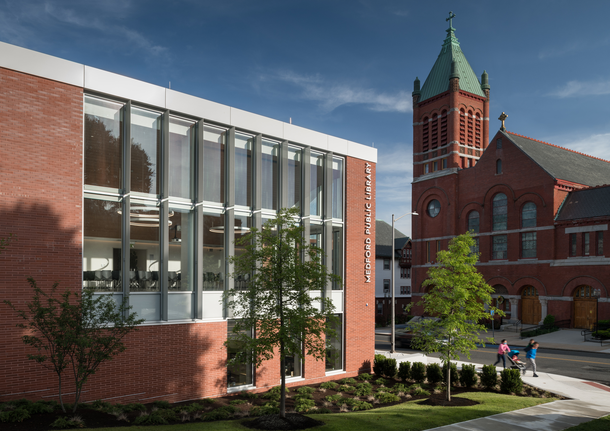 Charlotte & William Bloomberg Medford Public Library / Schwartz/Silver Architects-29