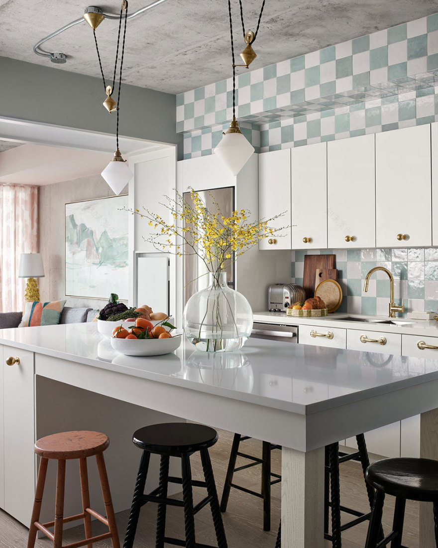 加拿大音乐家 Jann Arden 的粉色工业风公寓-4