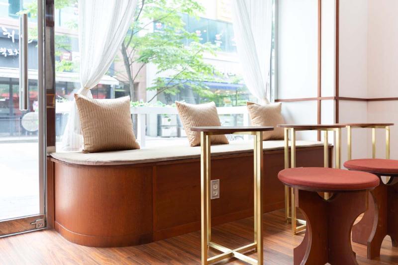 温馨 8 坪甜品店，展现小空间大魅力-14