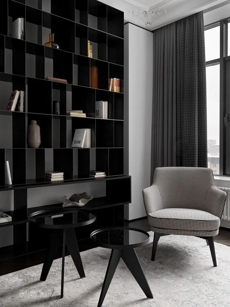 黑奢极简三口之家精致公寓丨Studio Artimitro Interiors-17