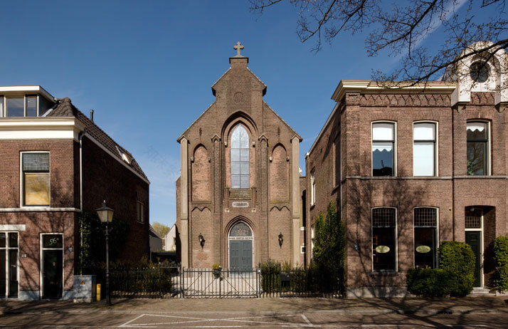 Church conversion into a residence in Utrecht by Zecc-1