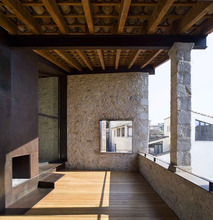 Medieval House Gets a Contemporary Renovation in Catalonia-11