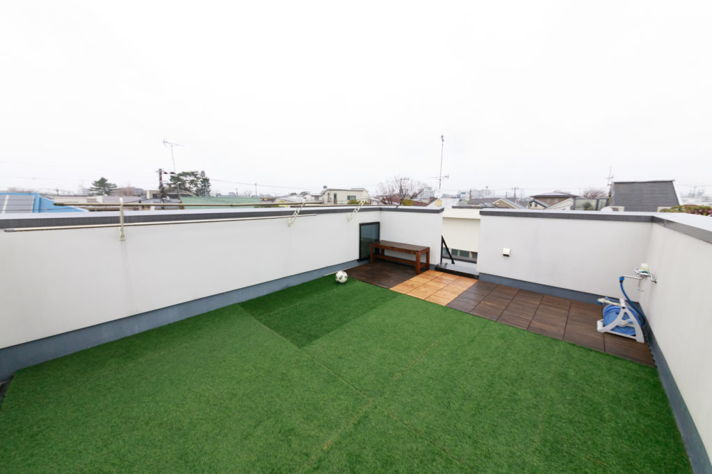 開放感とプライバシーを両立すみずみまで陽光が行き渡る光庭が導く心地よい空間 | Architecture | 100%LiFE-16