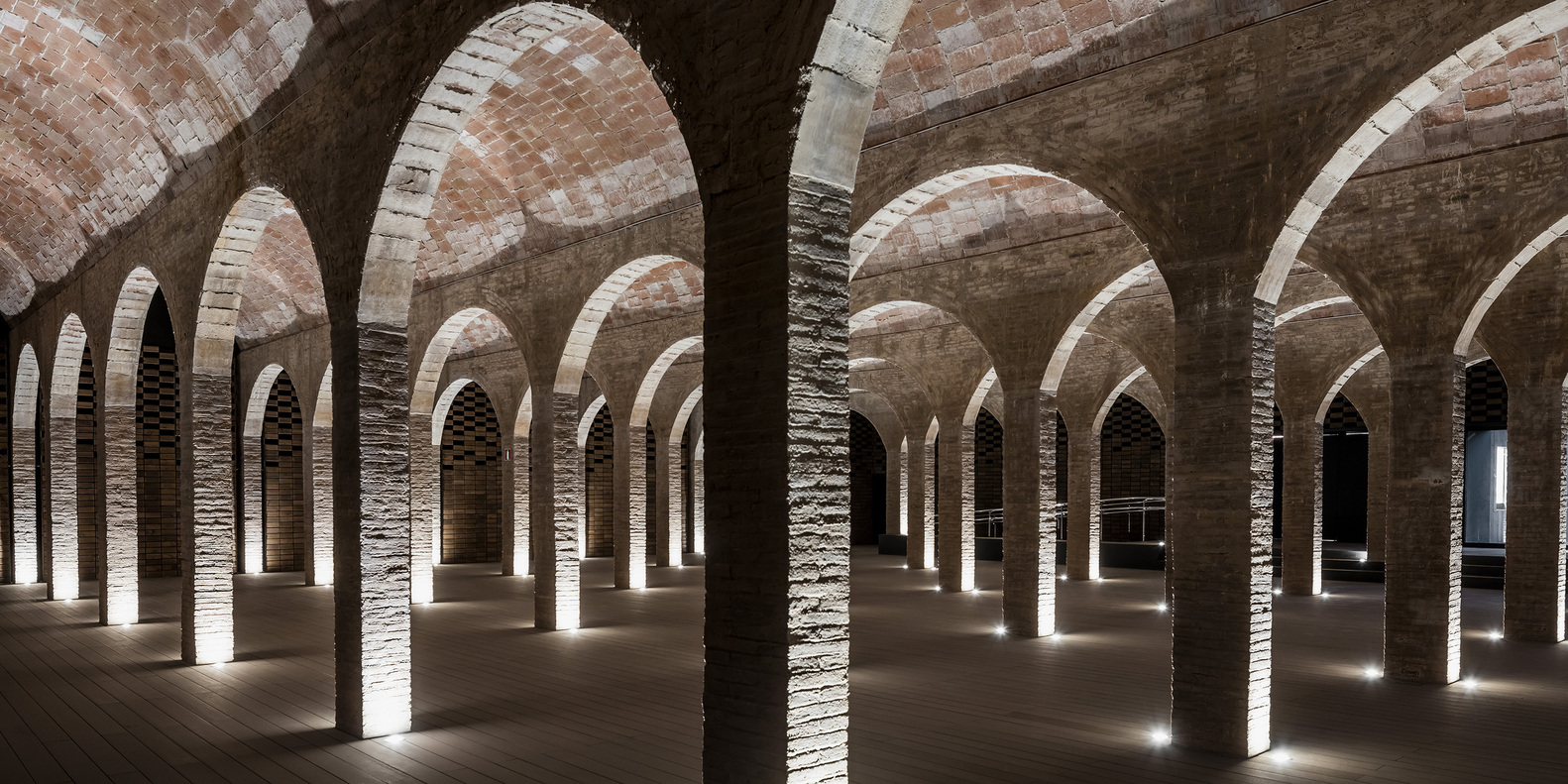 古堡水塔重生,历史与现代交融的公共空间-14