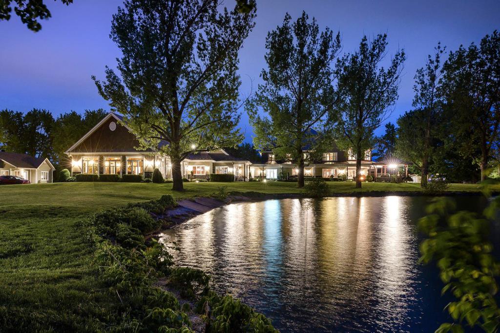 Valleyfield滨水宽敞房产丨加拿大魁北克丨Joli Joli Design-29