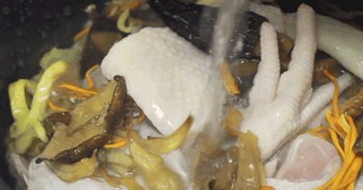 九种菌菇炖出冬日暖心汤丨中国云南-46