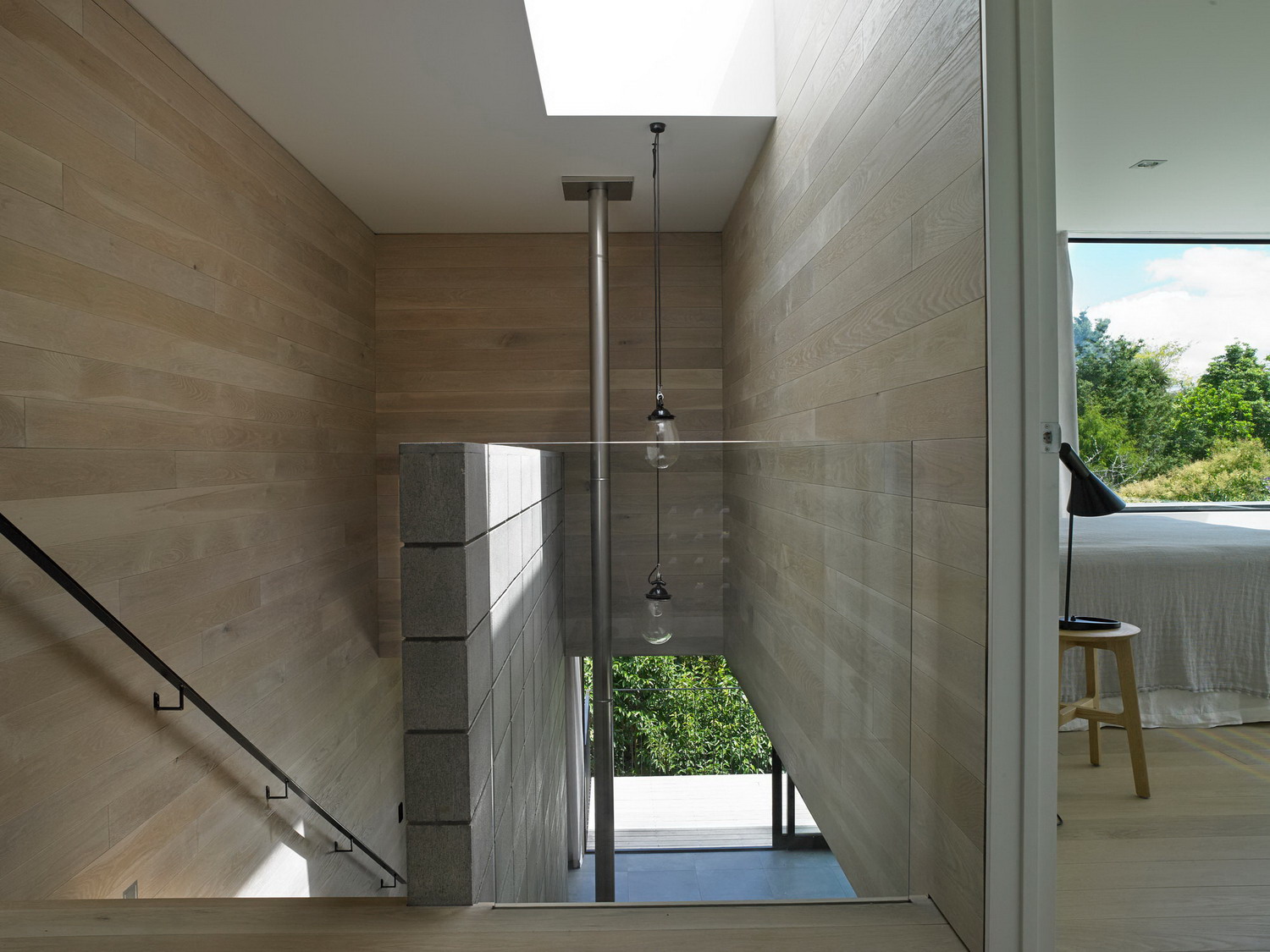 新西兰森林中的木制住宅-14