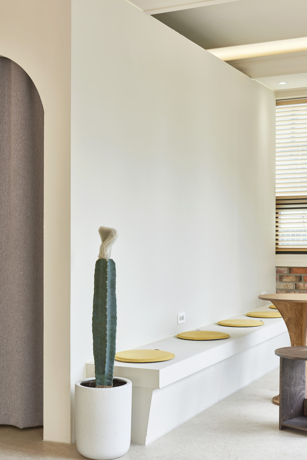 白色与木色，打造温馨的 24 平米咖啡厅-18