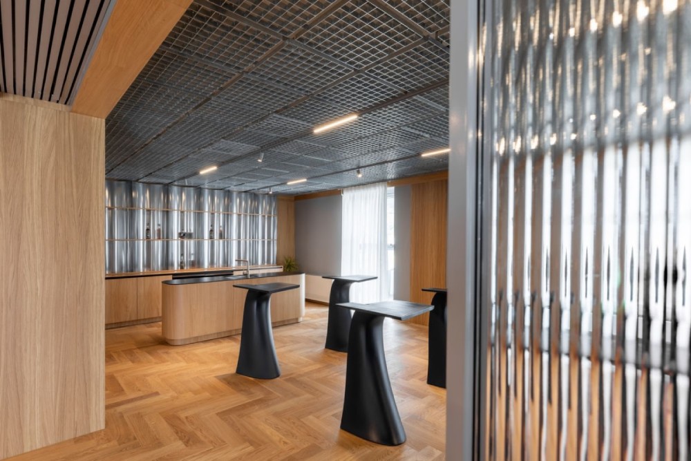 马登集团打造的M Sora办公室丨阿尔巴尼亚-0