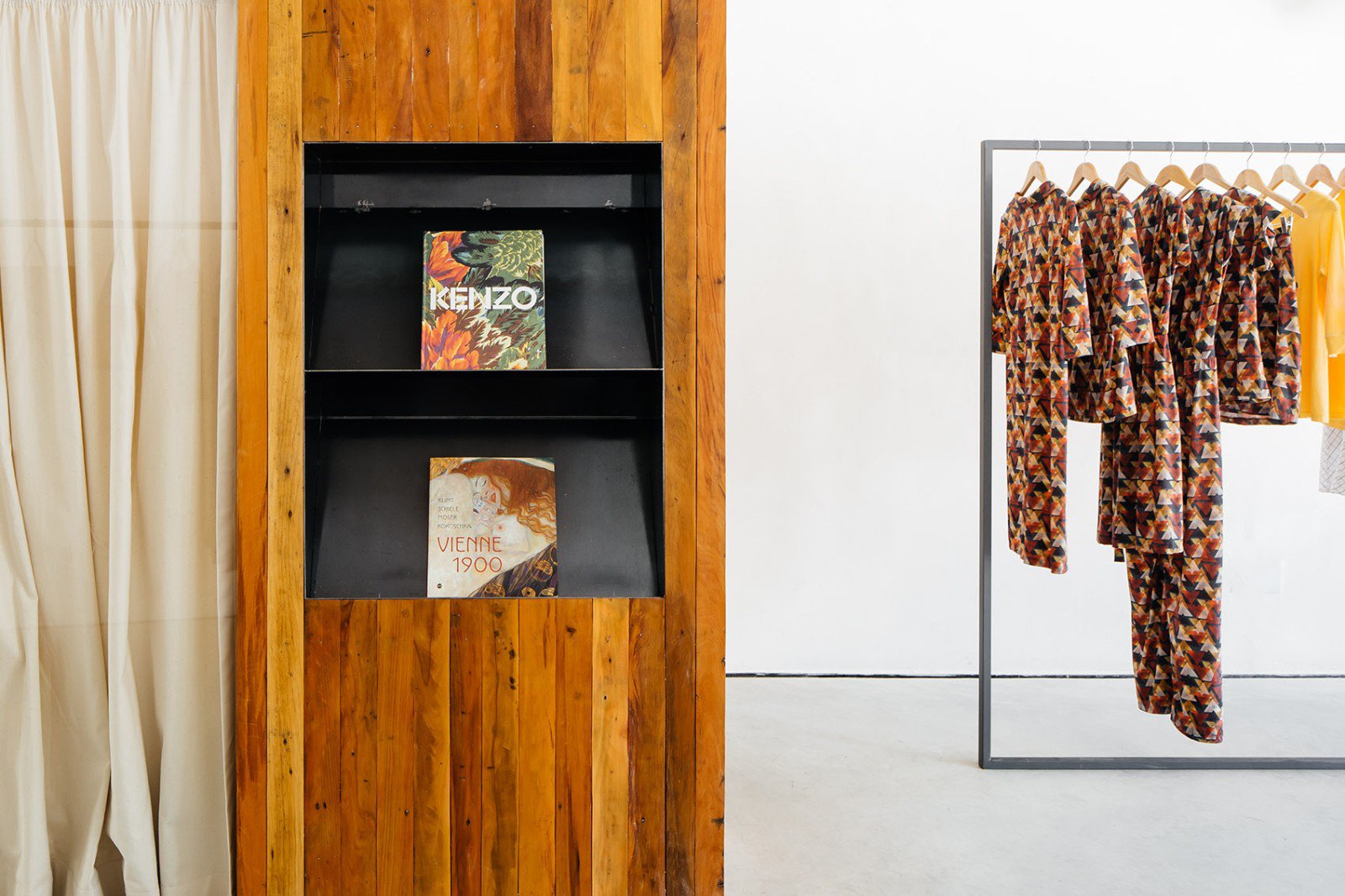 巴西圣保罗 Acolá 精品女装店  Vão Arquitetura-25