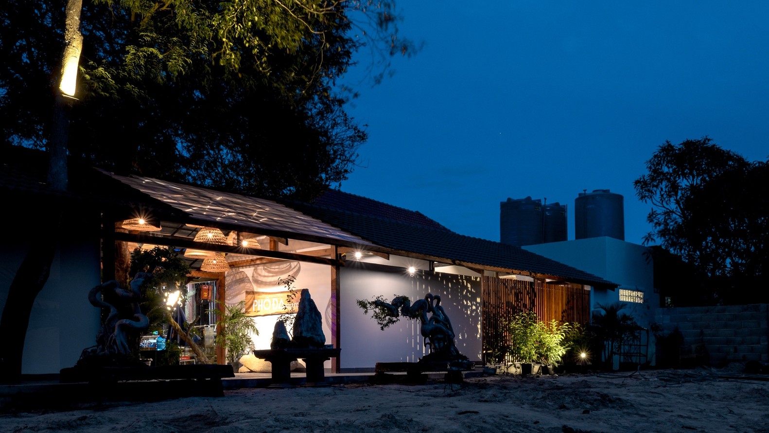 越南中部沿海城镇的生态咖啡馆-23