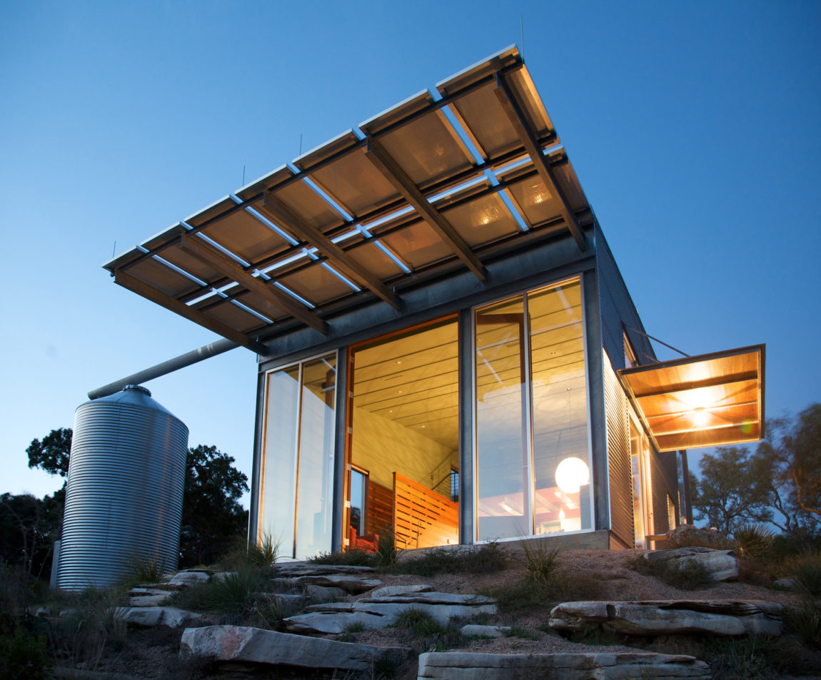 Simple House with Privileged Views-22