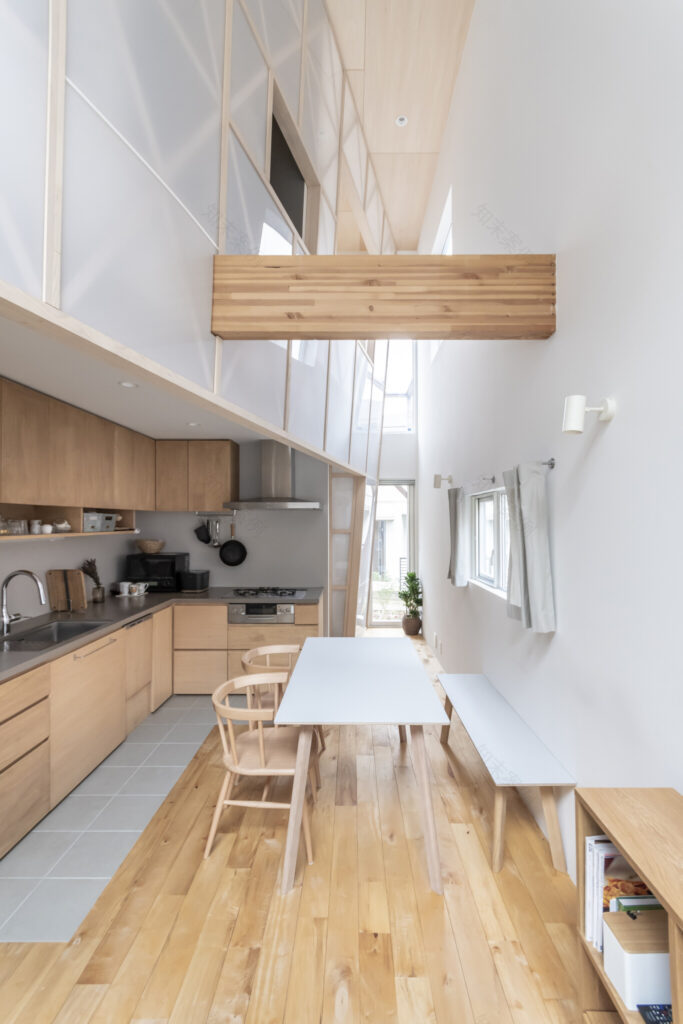 葉山に移り住み、人生が変わった―― ストーリーの詰まった“ふつうではない家” | Architecture | 100%LiFE-1