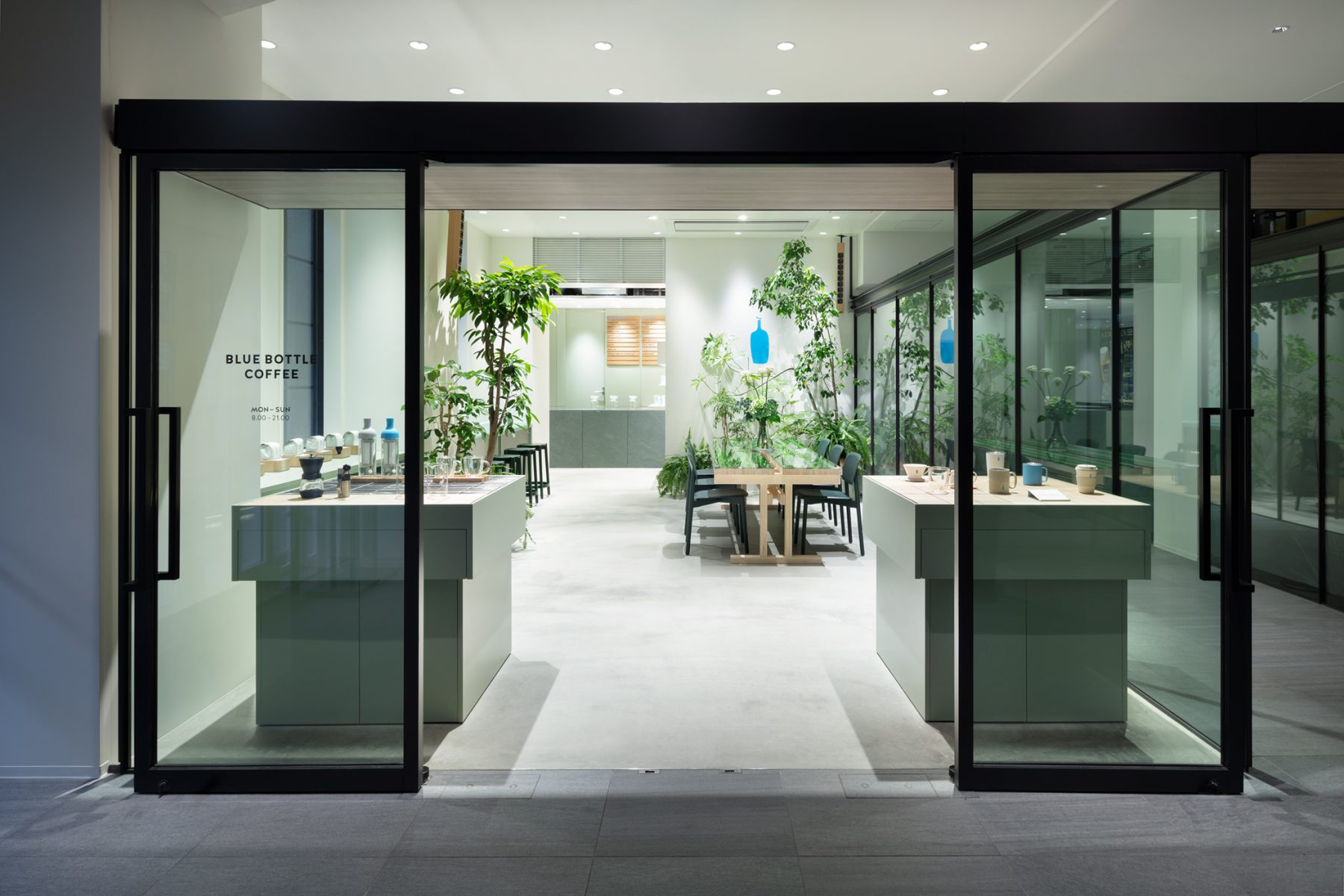 Blue Bottle Coffee Kyoto Kiyamachi Cafe | Schemata Architects / Jo Nagasaka-10