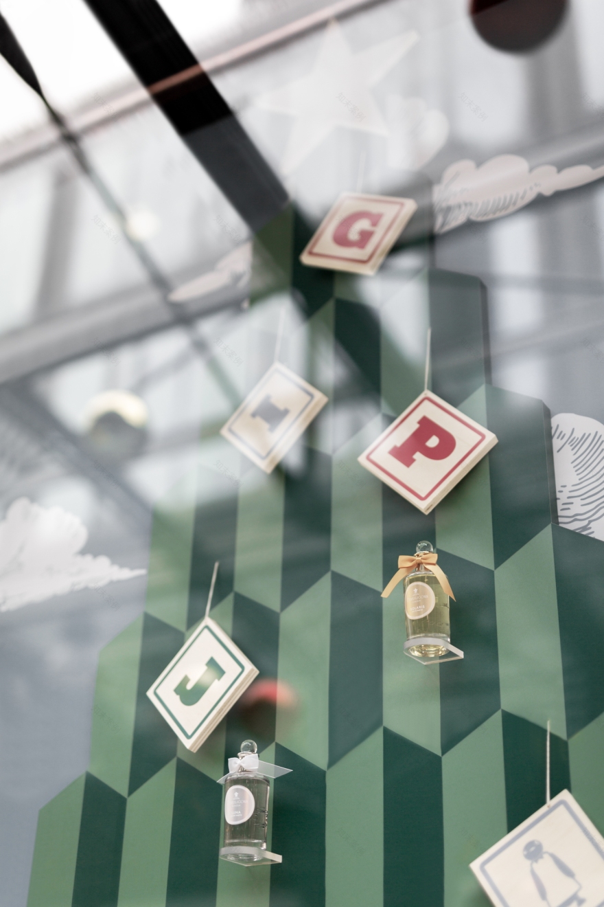 PENHALIGON'S 香水店圣诞橱窗展示丨波兰华沙丨Galilu 香水店-7