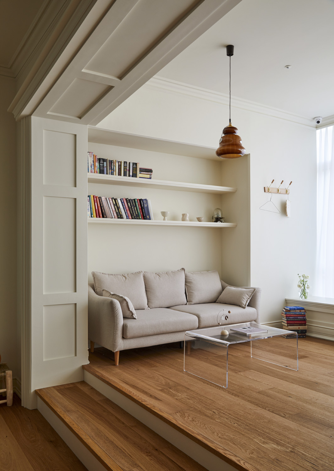 白色与木质的极简魅力 | Deia Studio 的 35 平米迷你工作室设计-9