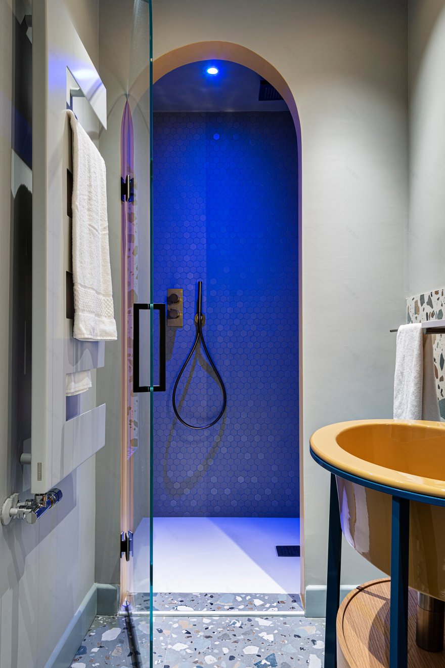 米兰嵌套式酒店 Enterprise Hotel 的时尚黑色设计丨意大利米兰丨Planetaria Hotels-13