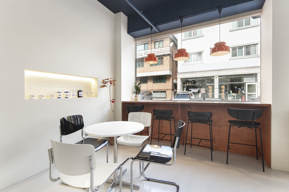 首尔 50 平小空间打造出的工业风咖啡厅-14