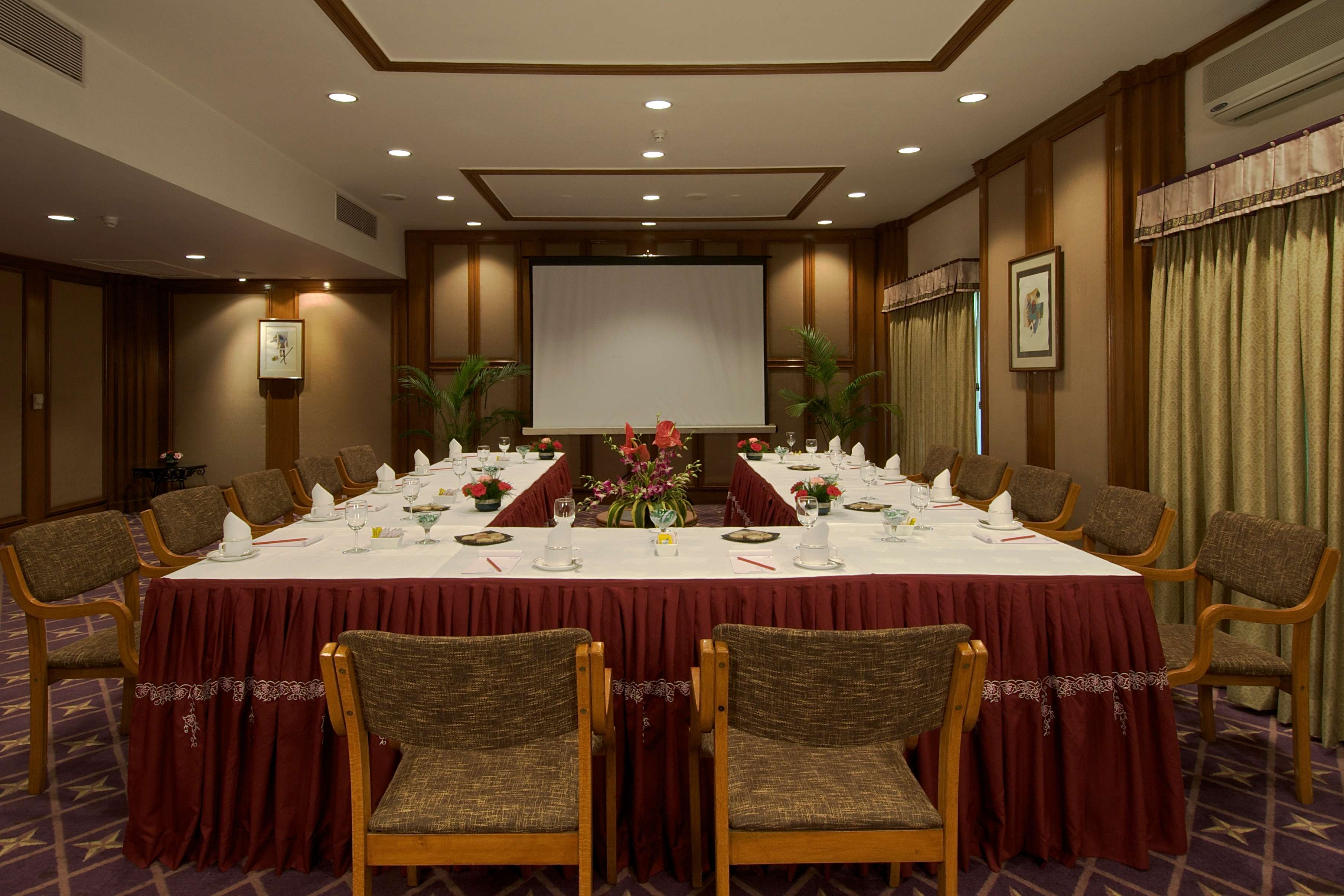 The Gateway Hotel Ummed Ahmedabad-14