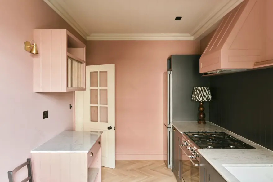 乔治·奥威尔故居 | 粉色厨房的复古与现代完美融合-3