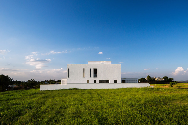 巴西伊图市高尔夫球场旁的现代住宅-28