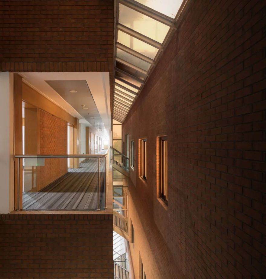 上海米凹工作室 | 隐秘而充满活力的办公空间-25