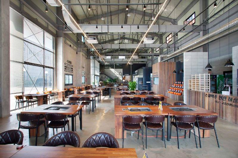首尔 140 平工厂改造三层肉餐厅设计-2