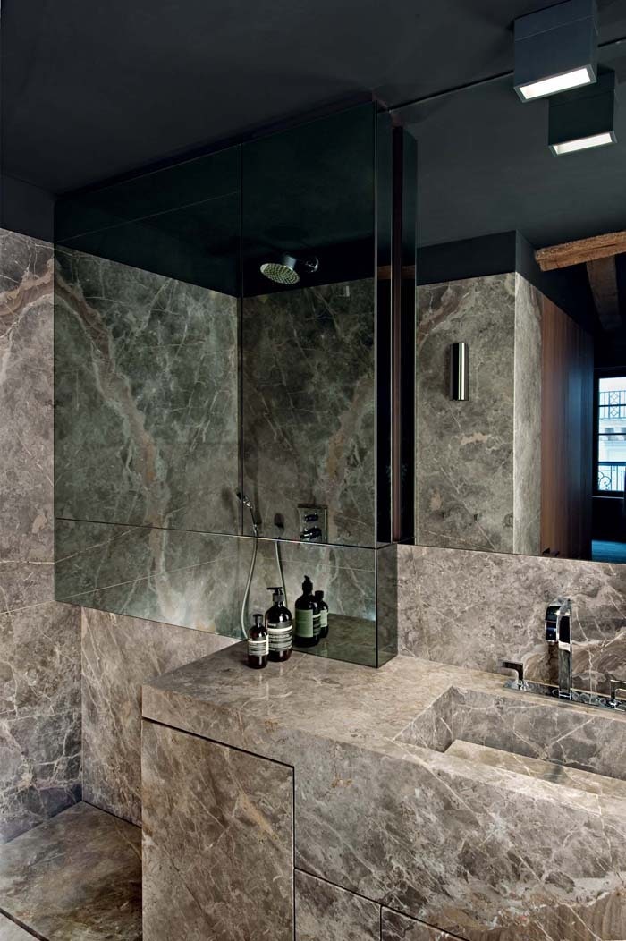 小空间,大设计 | 欧洲迷你公寓的意大利式奢华浴室-1