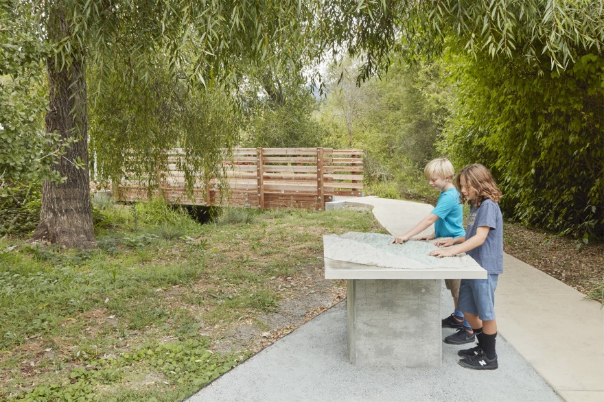 费尔顿图书馆探索公园 | 创新户外空间,环境与教育并重-17