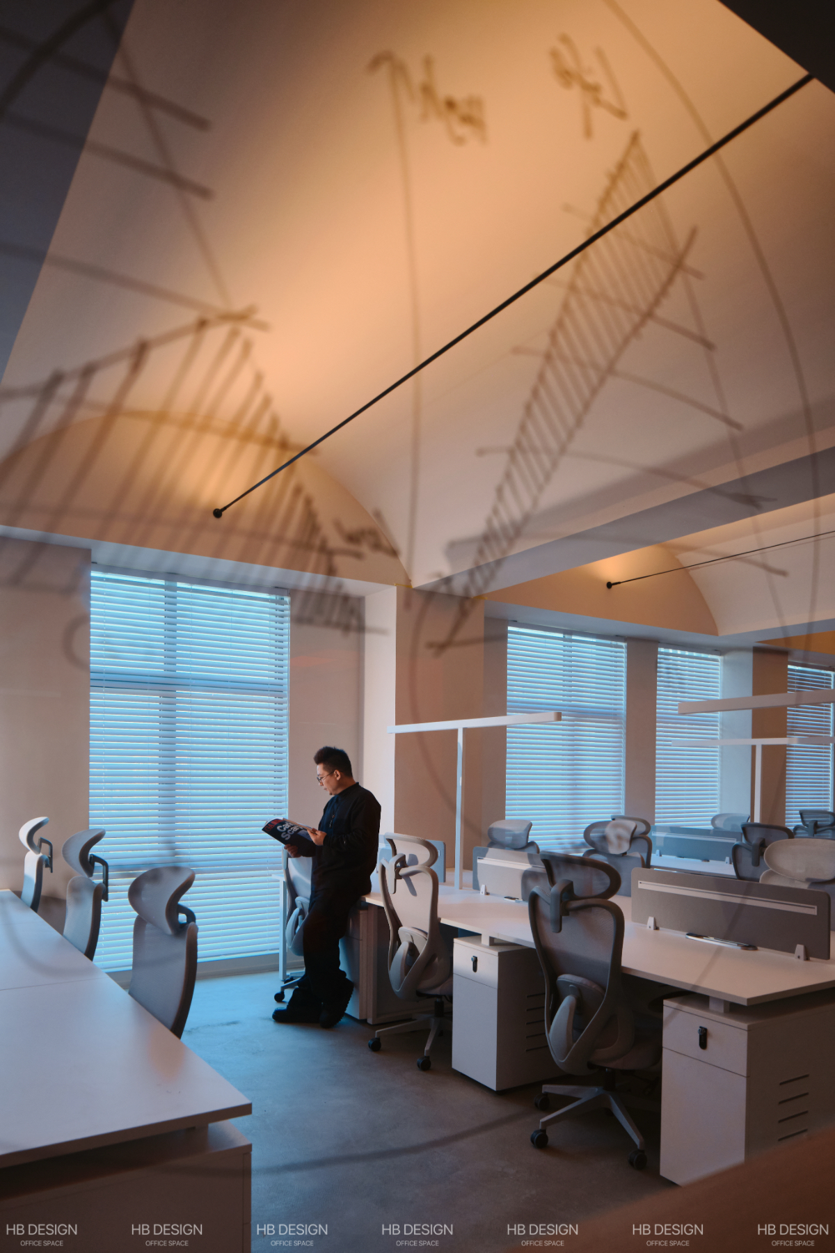 Hb禾本 | CHIC VEN | 办公室里的秀场-16