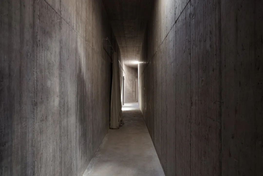 纯粹诗意 | Valerio Olgiati 的瑞士建筑哲学-39