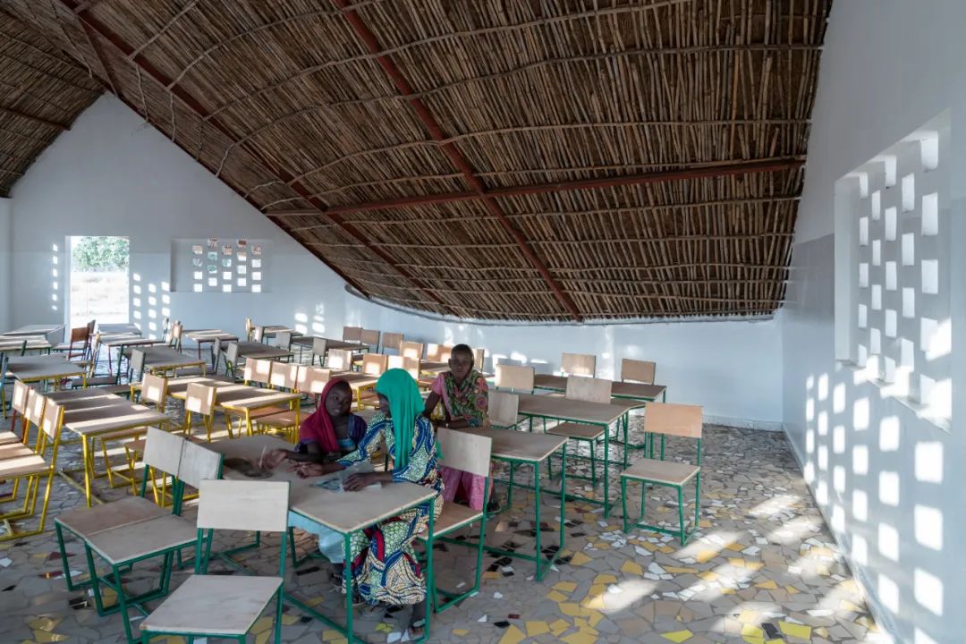 现代茅草建筑 | 传统工艺的当代新生-148