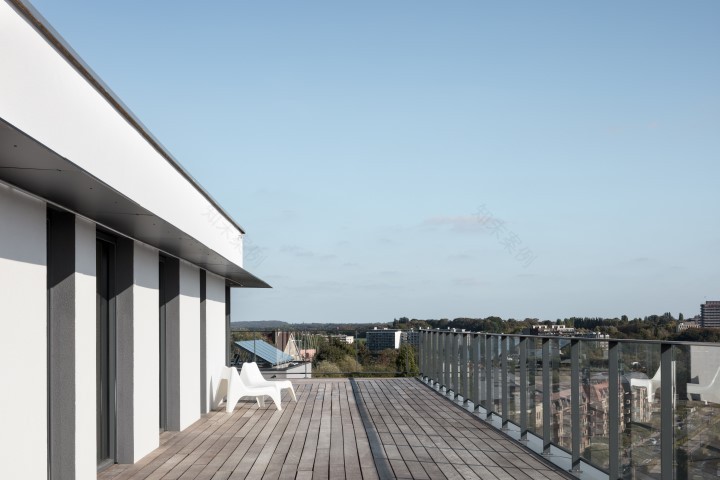 Brussels periphery 1989 年旧办公楼翻新成公寓,环保与美观并重-10